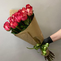 Mono-bouquet of Iguazu roses in craft